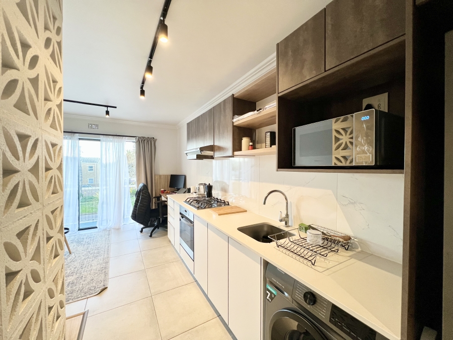 1 Bedroom Property for Sale in Table View Western Cape